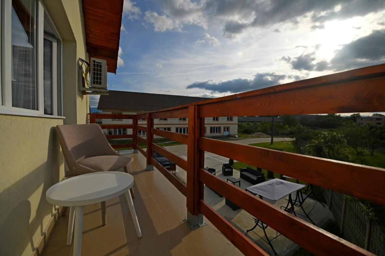 Pensiunea Hera Haţeg Exterior foto